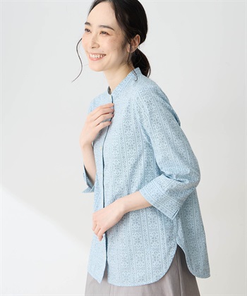 DECOY 刺しゅう風プリントブラウス