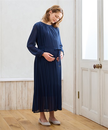 梨地シフォンプリーツ オケージョンワンピース（マタニティ/授乳服）授乳口付き 授乳楽々 妊婦服 産前・産後対応(ネイビー-Ｍ)