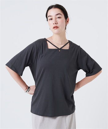 【anyfee/大きいサイズ】着てサラ汗じみ防止クロスネックトップス/半袖Tシャツ《接触冷感・吸水速乾・UVカット》(チャコール-LL)