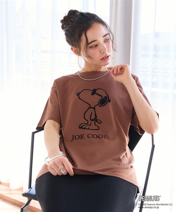 【PEANUTS/ピーナッツ】SNOOPY/スヌーピー「JOE COOL」フロッキープリントTシャツ(ブラウン-M)